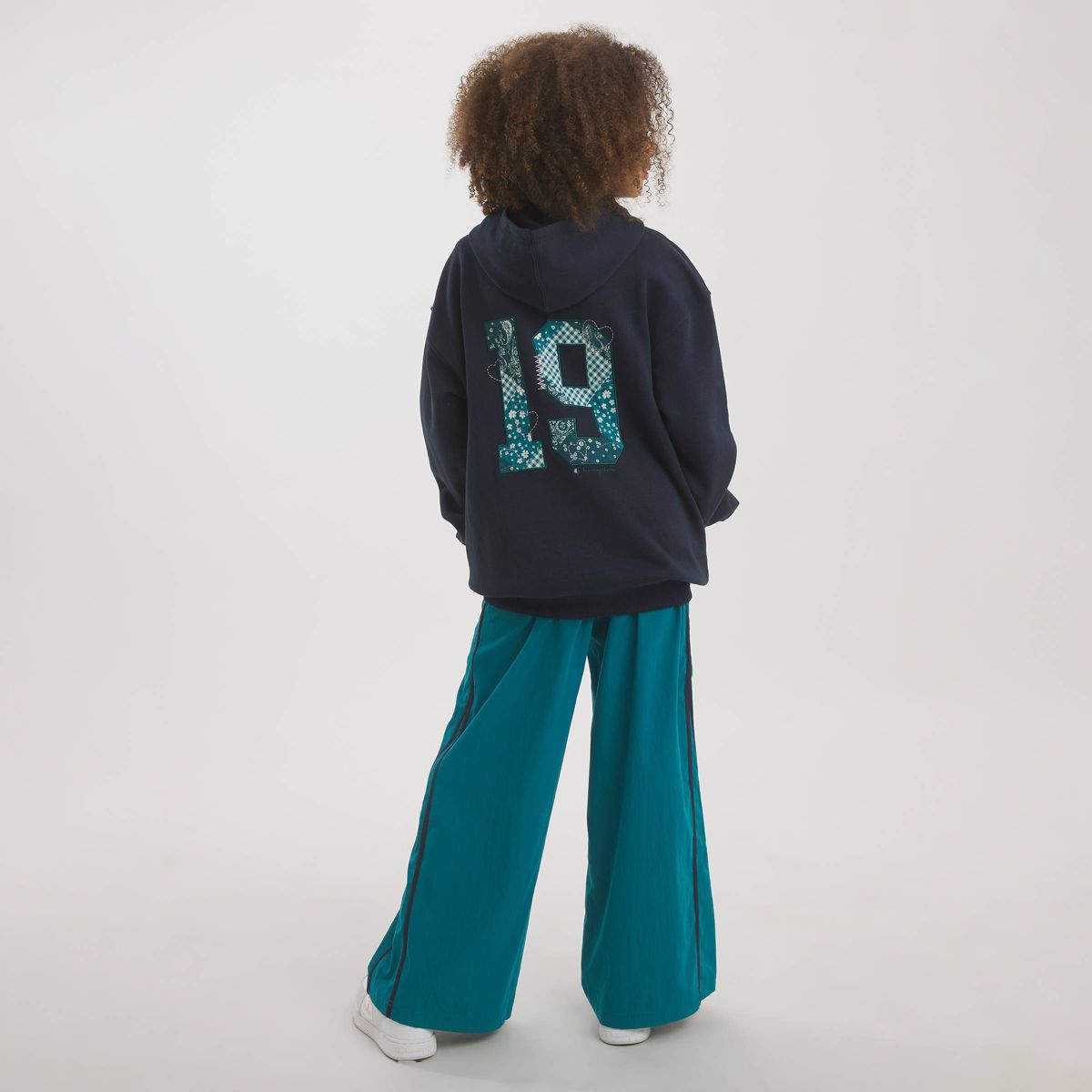 Champion Girls' Oversized Graphic Fleece Hoodie - thumbnail 7