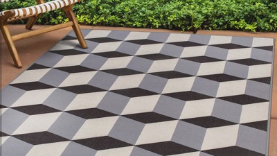 Gray Geometric Flatweave Indoor/Outdoor Area Rug 5' x 7'