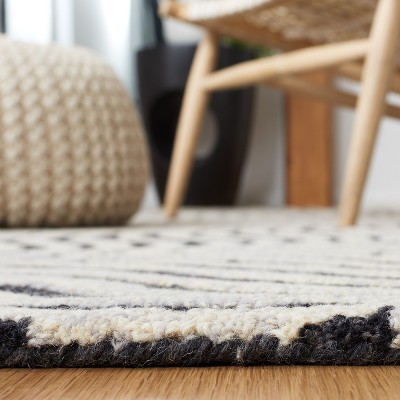 Black and White Hand-Tufted Wool 4' x 6' Area Rug