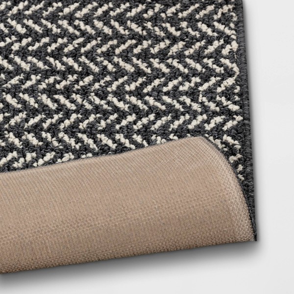 Alfombra lavable en espiga gris - Threshold™ 4