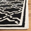 Dhurries DHU545 Hand Woven Flat Weave Indoor Rugs - Safavieh - 3 of 4