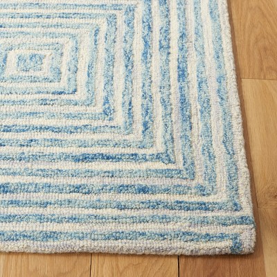 Light Blue Hand-Tufted Wool Rectangular Area Rug 4' x 6'