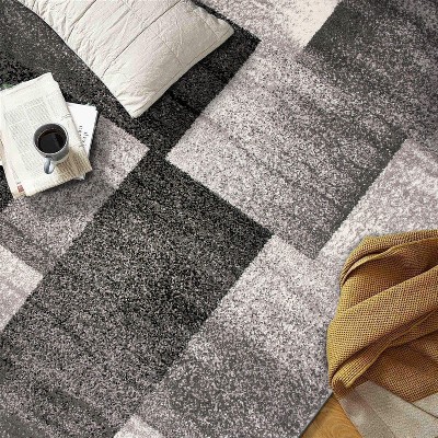 Easy Care Reversible Gray Synthetic 5' x 7' Area Rug