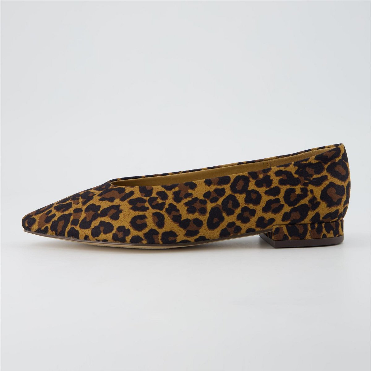 Обувь CUSHIONAIRE Gabor Women's Pointed Toe Slip-On Flat +Memory Foam Fabric Leopard 8 — фото 2