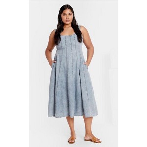 Women's Plus Size Lula Denim Dress - light wash | CITY CHIC - 1 of 3