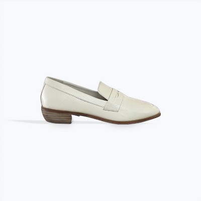 Women's Yasmeen Croc Embossed Loafer - 42 GOLD