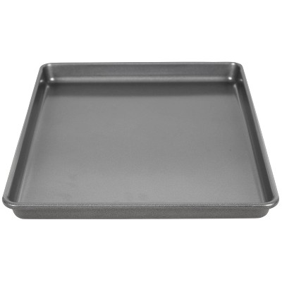 Wilton Ultra Bake Professional 12 x 16 Nonstick Large Baking Pan & 12 Plastic Cake Tray with Lid - Room Essentials™: BPA-Free Round Dessert & Bakery Tray, Dishwasher-Safe, Clear ( has an imperfection on plastic tray)