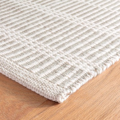 Platinum Stripe Handwoven Indoor/Outdoor Rug 2' x 3'