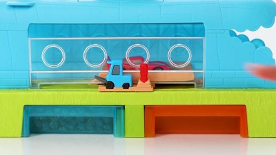 Play Disney Pixar Cars Color Change Whale Car Wash Trackset, video 3 of 8 slides