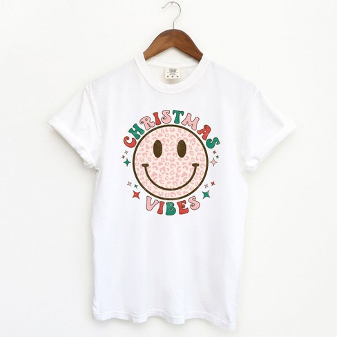 Simply Sage Market Women's Retro Smiley Face Christmas Vibes Short Sleeve  Garment Dyed Tee - L - White