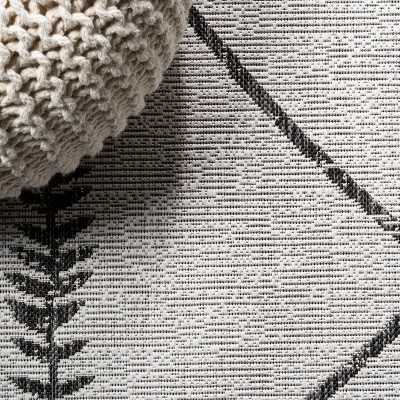 Tribal Diamond Trellis Easy-Care Indoor/Outdoor Area Rug - Black/Ivory