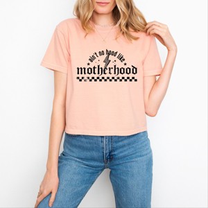 Simply Sage Market Ain't No Hood Like Motherhood Grunge Boxy Crop Top - 1 of 4