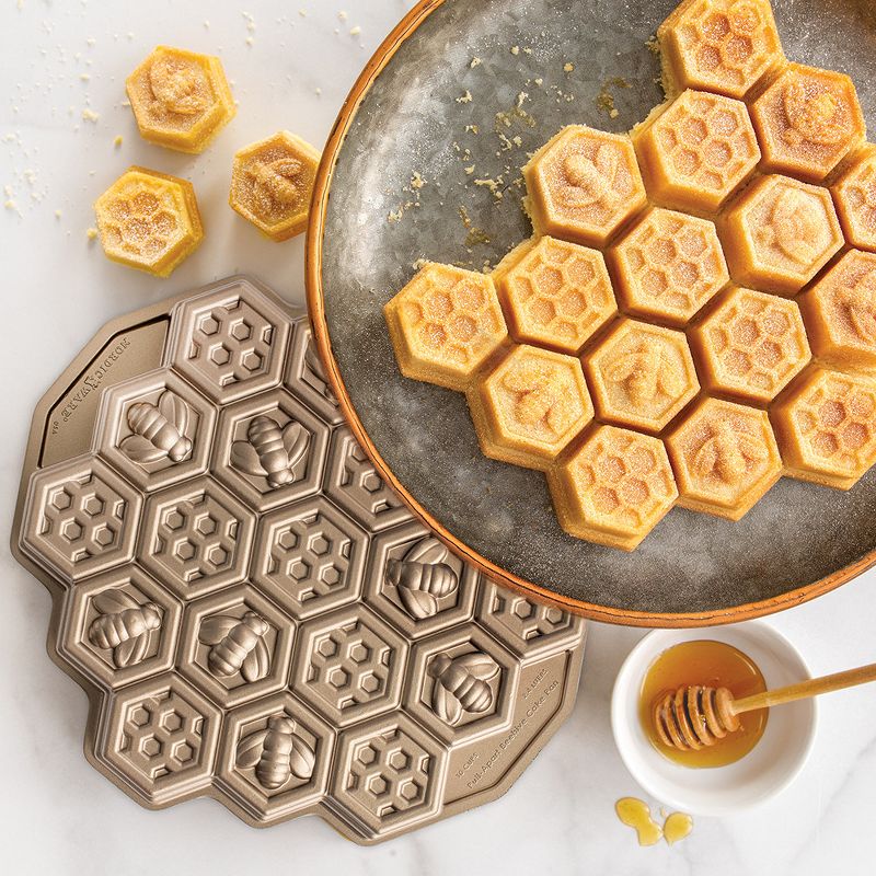 Nordic Ware Honeycomb Pull-Apart Pan, 3 of 8