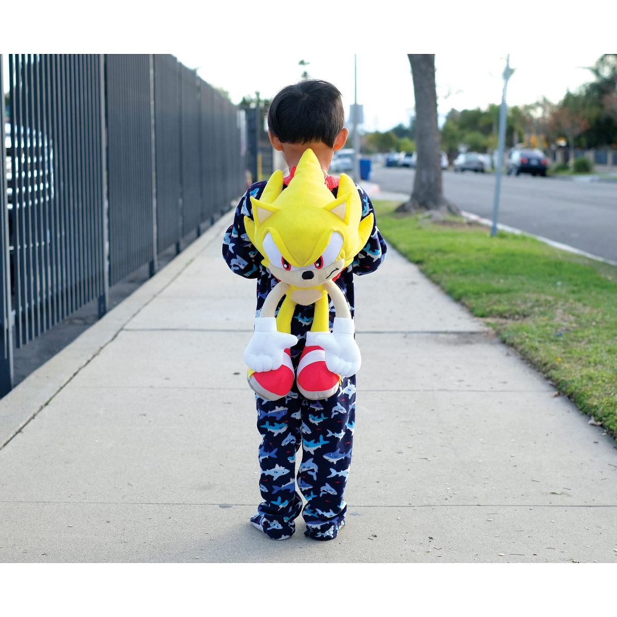 Accessory Innovations Company Sonic The Hedgehog Super Sonic 18 Inch Plush Backpack - thumbnail 4