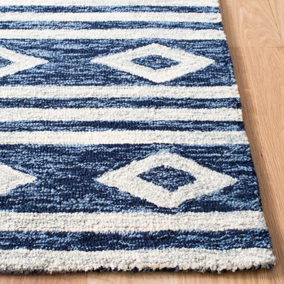 Navy and Ivory Hand-Tufted Wool Area Rug 2'6" x 4'