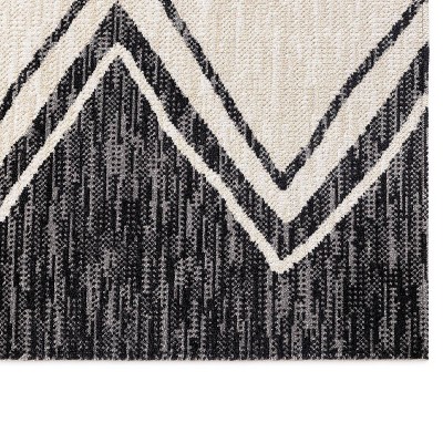 Black and Ivory Zig Zag Indoor/Outdoor Area Rug