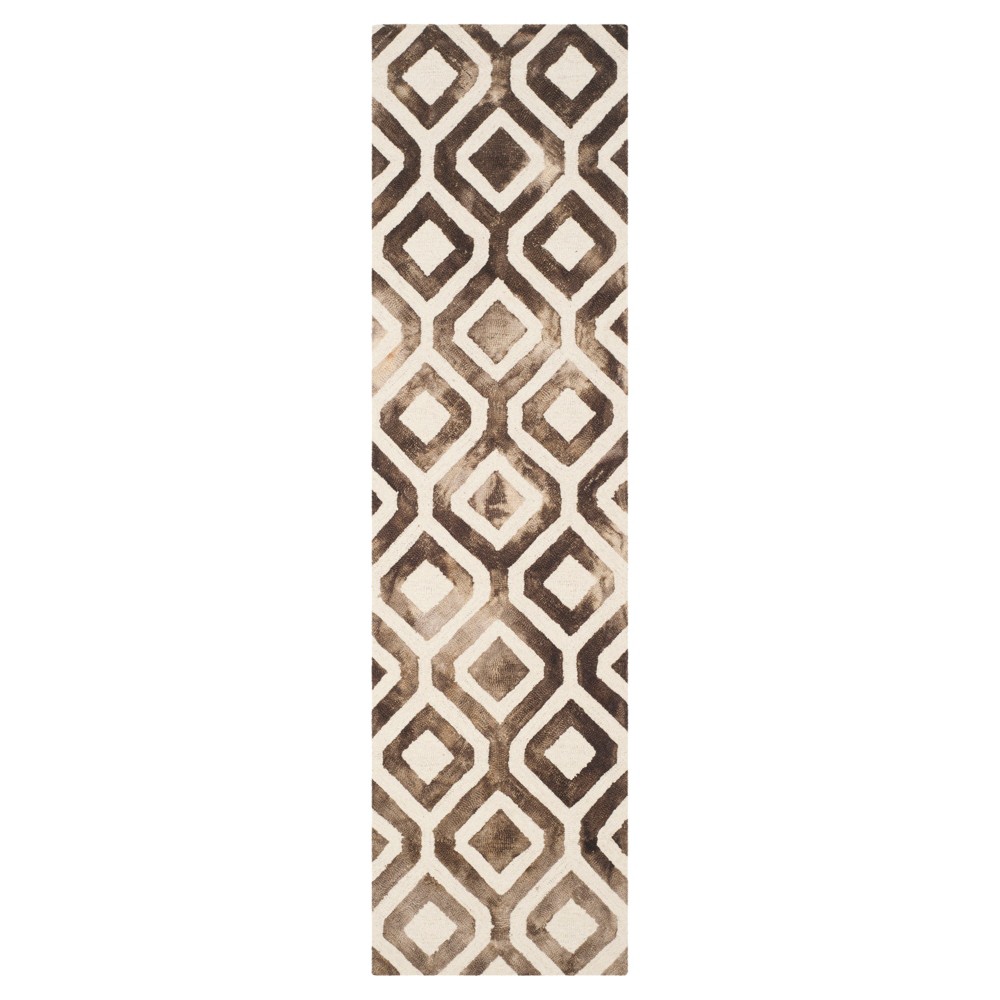 2'3inx8' Runner Deon Area Rug Ivory/Chocolate - Safavieh