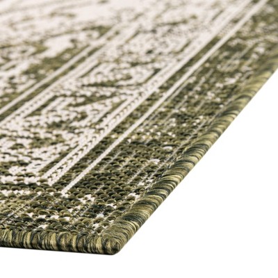 Reversible Green Medallion Outdoor Synthetic Rug 2' 2" x 3' 1"