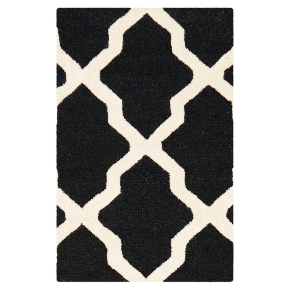 2'x3' Quatrefoil Design Accent Rug Black/Ivory - Safavieh