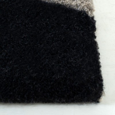 Rodeo Drive 5' x 8' Beige and Black Wool Area Rug