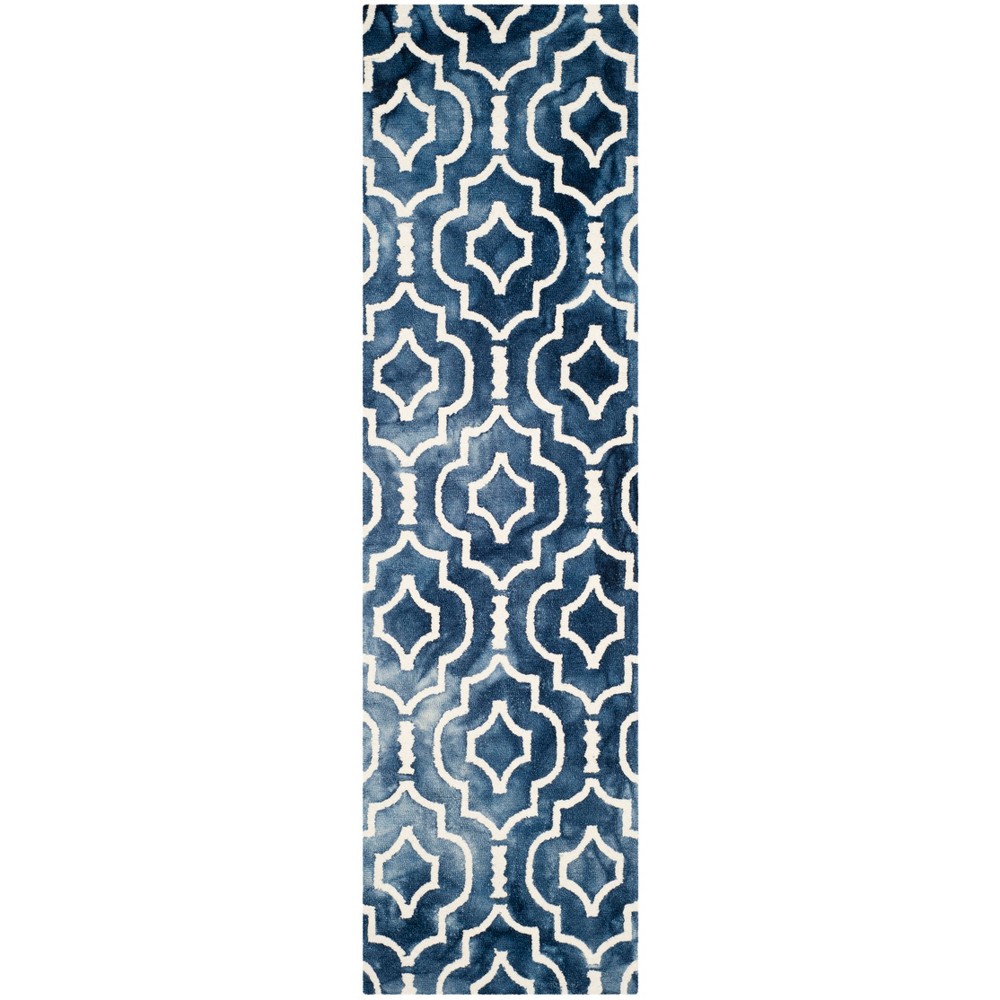  Runner Tufted Quatrefoil Design Rug Navy
