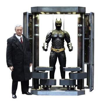 Hot Toys The Dark Knight Rises 1:6 Batman Armory w/ Alfred and Batman Figures