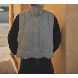 Women's Wave Hem Quilted Vest - Aaron & Amber - 1 of 2