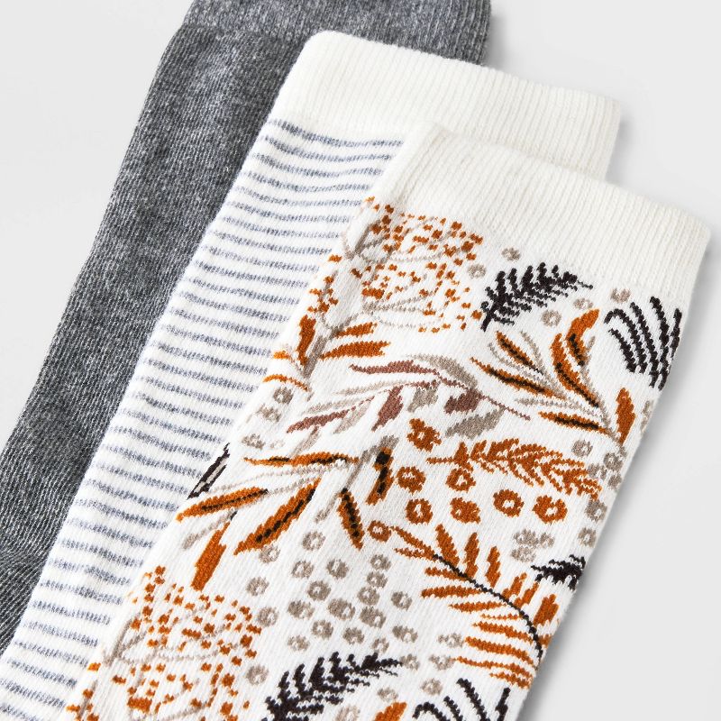 Women&#39;s Floral Print 3pk Crew Socks - A New Day&#8482; Ivory/Gray 4-10, 4 of 5