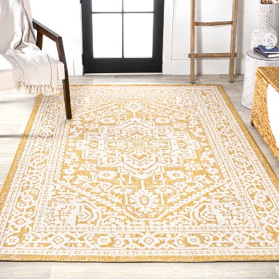 Sinjuri Medallion Gray and Cream 5' x 8' Synthetic Indoor/Outdoor Rug