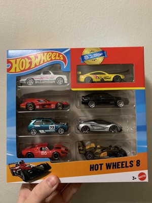 Hot Wheels Cars & Trucks Set with 1 Exclusive Car - 1:64