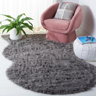 Luxurious Gray Faux Sheepskin 4' x 6' Tufted Area Rug