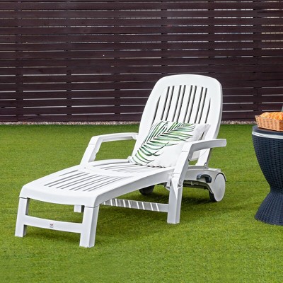 Plastic lounge chairs target new arrivals