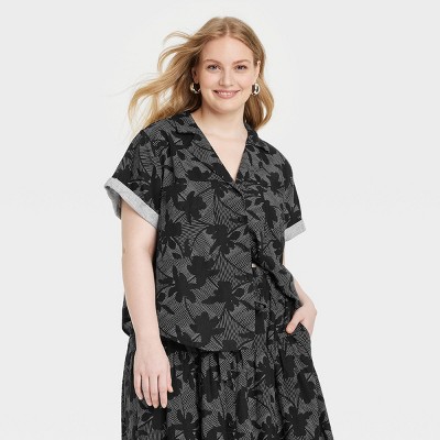 Women's Short Sleeve Collared Button-Down Shirt - Universal Thread™ Black Floral XXL