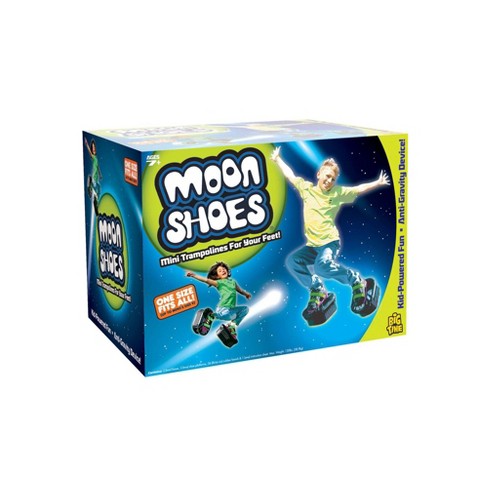 Trying 90's MOON SHOES 