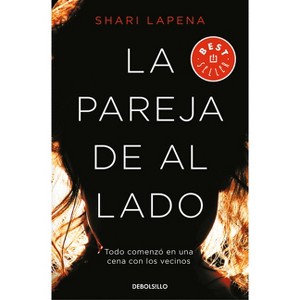 La Pareja de Al Lado / The Couple Next Door - by  Shari Lapena (Paperback) - 1 of 1