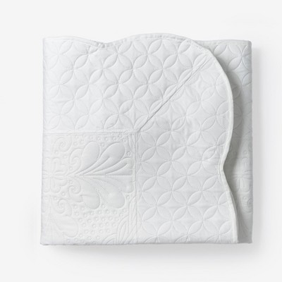BrylaneHome Lily Pinsonic Damask Throw