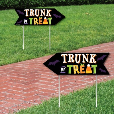 Big Dot of Happiness Trunk or Treat - Halloween Car Parade Party Sign Arrow - Double Sided Directional Yard Signs - Set of 2