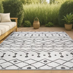 Nokat Modern Bohemian Inspired Indoor/Outdoor Area Rug - JONATHAN Y - 1 of 4