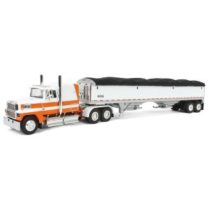 First Gear 1/64 Orange Ford LTL 9000 60" Flattop Wilson Pacesetter Grain Trailer DCP 60-1798 - 1 of 4