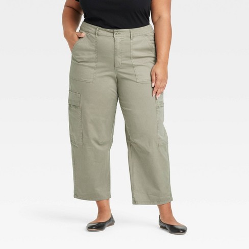 Women's Mid-Rise Barrel Leg Cargo Pants - Universal Thread™ - image 1 of 3