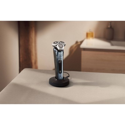 Philips Norelco i9000 Electric Shaver