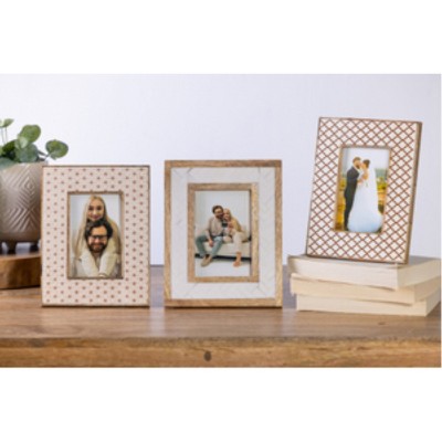 VIP Wood 6 in. White Scalloped Patterned Frames 4X6