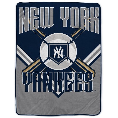 MLB New York Yankees On Deck Ultra Cozy Blanket
