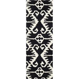 Wyndham WYD323 Hand Tufted Indoor Rugs - Safavieh - 1 of 4