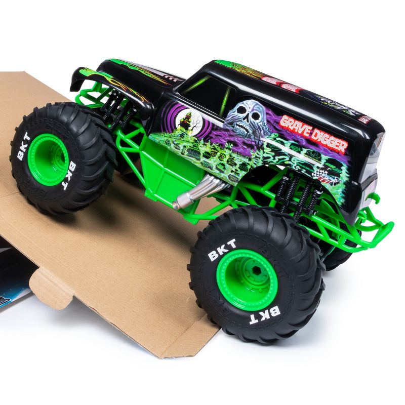 Monster Jam Official Grave Digger Remote Control Truck 1:15  Scale,  2.4GHz, 3 of 17