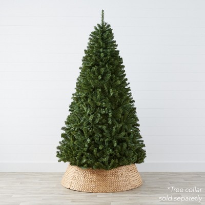 Elegant Spruce Outdoor Christmas Tree with Pre-Lit Design, 9ft