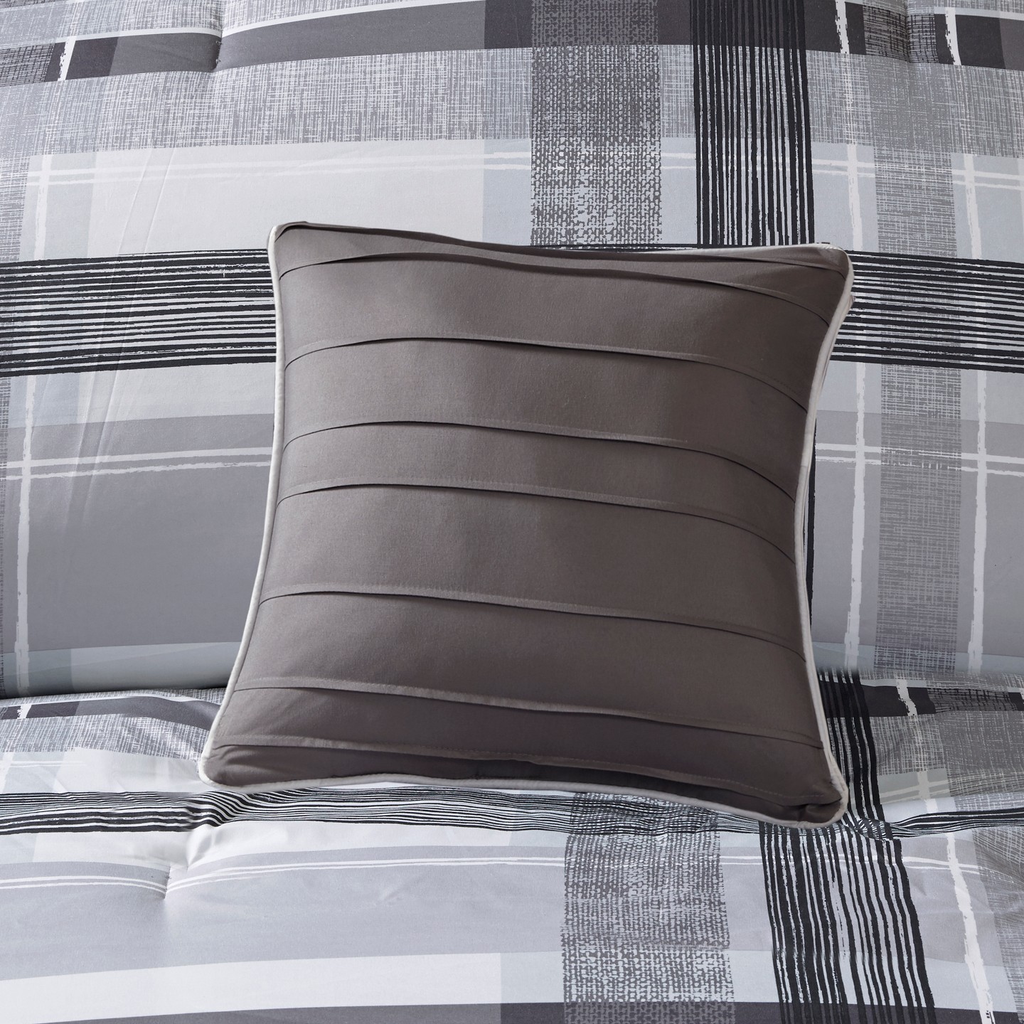 Комплект с одеялом Intelligent Design 5pc Full/Queen Slate Plaid Comforter Set Black: Hypoallergenic Midweight Bedding, Modern Microfiber, Includes Decorative Pillows, цвет: Чёрный — фото 5
