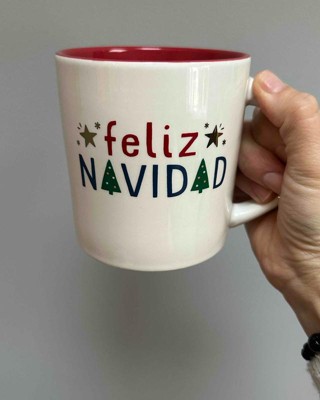 🌲😍✨¡Llegaron las tazas de Navidad de tus personajes favoritos!🌲✨🤍 ⭐️La  hora del café ahora será más divertida⭐️ 🟢 Taza de Cerámica 🔴…