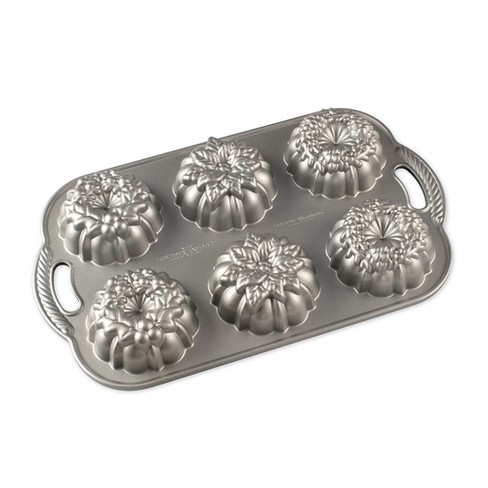  Nordic Ware Sweet Snowflakes Shortbread Pan, Silver: Home &  Kitchen