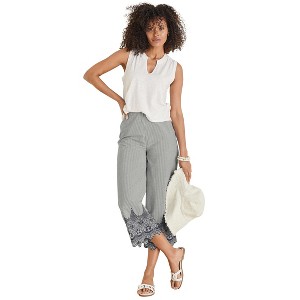 VENUS Womens Pinstripe Eyelet Crop Pants - 1 of 4